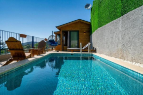Honeymoon Bungalow with Private Pool and Sea View